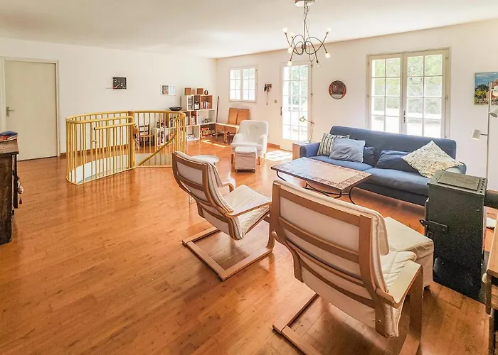 3 Bedroom In Fouzilhon