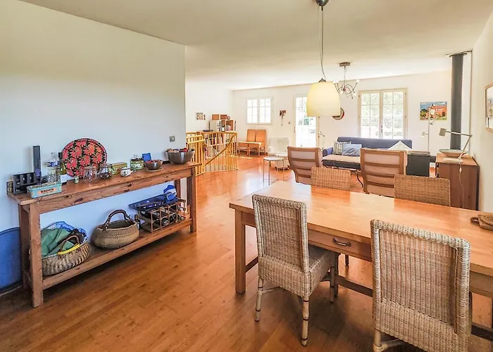 بيت للعطل 3 Bedroom In Fouzilhon