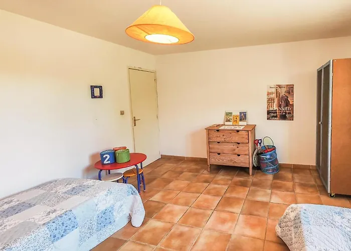3 Bedroom In * Fouzilhon